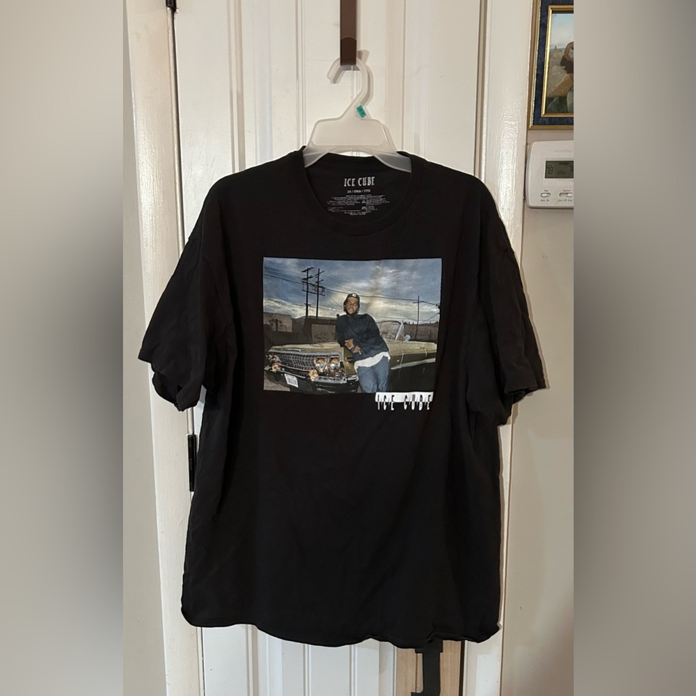 Black T shirt